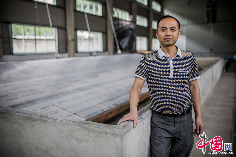 【中国故事】周东红：&ldquo;四心&rdquo;筑梦 捞纸池边的大国工匠