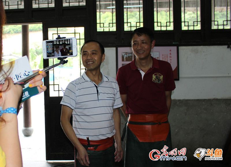 一起捞纸20年，他们捞出了&ldquo;夫妻情&rdquo;