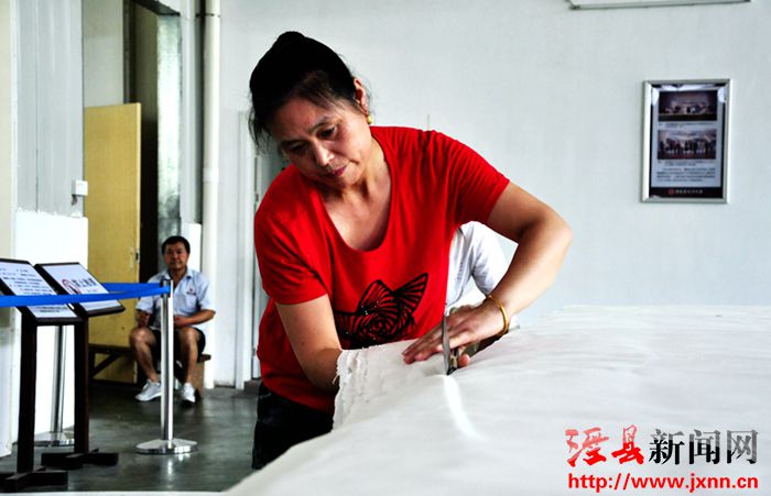 我县连续3年利来国际最老品牌网、书画纸抽检合格率达100%