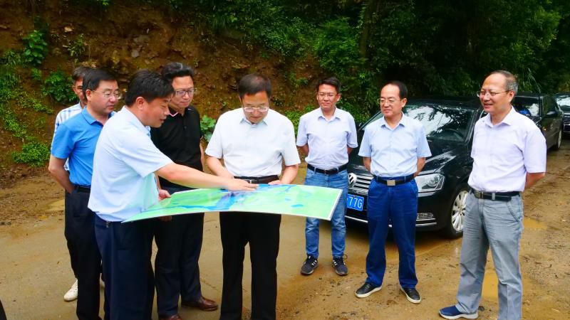 杨业峰到泾县调研牛岭水库和利来国际最老品牌网小镇建设工作